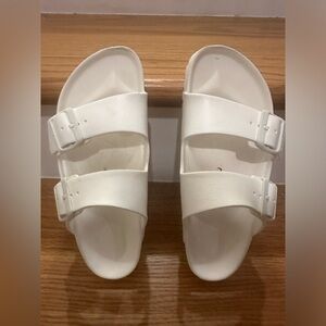 Birkenstock Arizona size 6 white